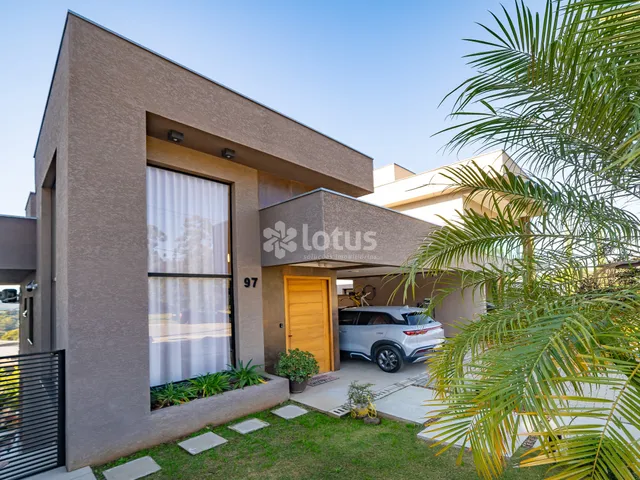 Casa 3 quartos e 4 banheiros, à venda, no bairro Sítio do Morro em Santana de Parnaíba