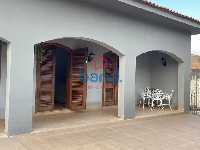 Casa com 447m² 3 quartos e 2 banheiros, à venda, no bairro Centro em Porto Feliz