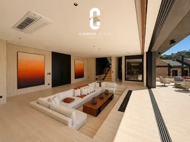 Casa com 1188m² 4 quartos e 7 banheiros, à venda, no bairro Recanto do Fojo em Campos do Jordão