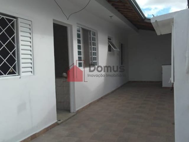 Casa à venda, no bairro Jardim Independência em Taubaté