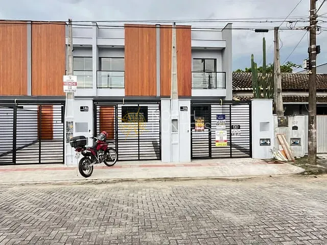 Casa com 113m² 2 quartos e 2 banheiros, à venda, no bairro Guanabara em Joinville