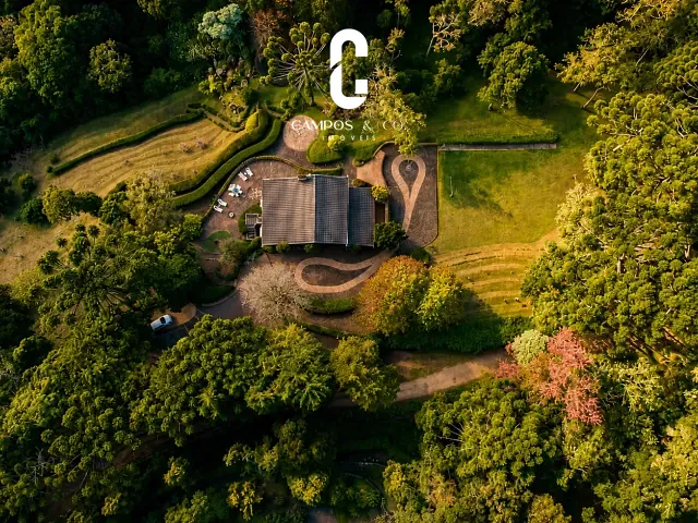 Casa 6 quartos e 8 banheiros, à venda, no bairro Parque Pedra do Baú em Campos do Jordão