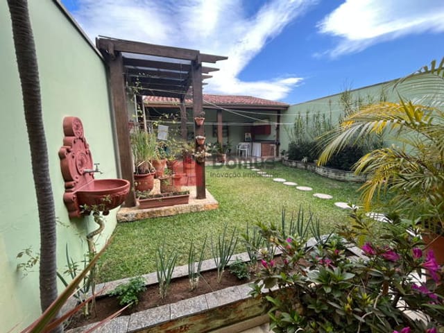Casa com 273m², à venda, no bairro Alto do Cardoso em Pindamonhangaba