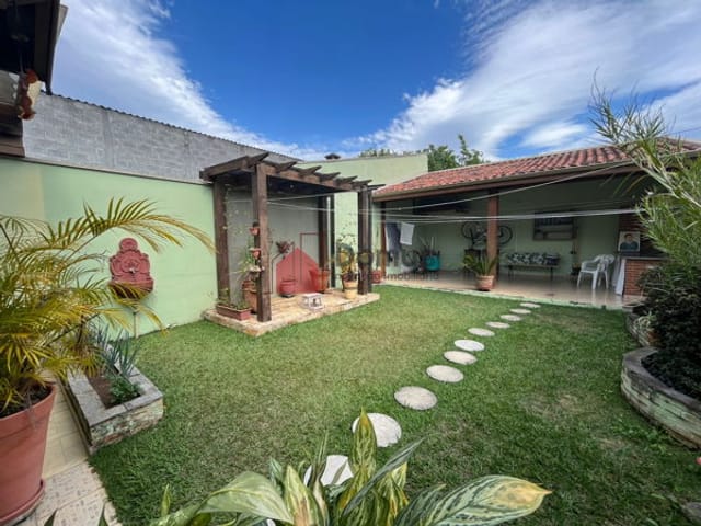Casa com 273m², à venda, no bairro Alto do Cardoso em Pindamonhangaba