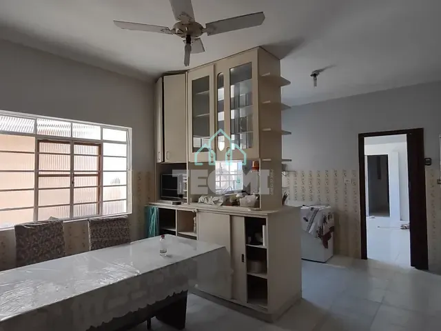 Casa com 375m² 4 quartos e 3 banheiros, à venda, no bairro Jardim Bela Vista em Taubaté