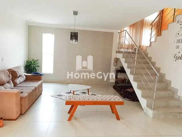 Casa com 400m² 4 quartos e 5 banheiros, para alugar, no bairro Jardins Valência em Goiânia