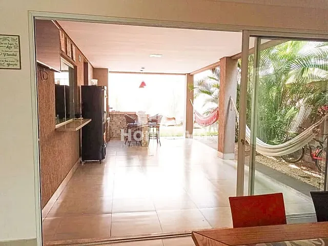 Casa com 400m² 4 quartos e 5 banheiros, para alugar, no bairro Jardins Valência em Goiânia