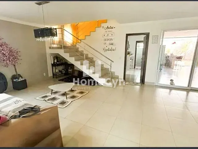 Casa com 400m² 4 quartos e 5 banheiros, para alugar, no bairro Jardins Valência em Goiânia