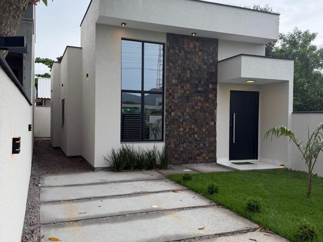 Casa 2 quartos e 2 banheiros, à venda, no bairro São João do Rio Vermelho em Florianópolis