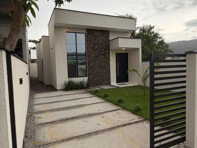 Casa 2 quartos e 2 banheiros, à venda, no bairro São João do Rio Vermelho em Florianópolis