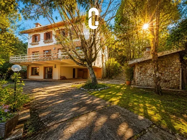 Casa com 2065m² 5 quartos e 5 banheiros, à venda, no bairro JARDIM VÉU DA NOIVA em Campos do Jordão