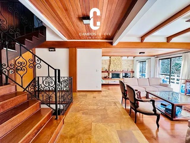 Casa com 2065m² 5 quartos e 5 banheiros, à venda, no bairro JARDIM VÉU DA NOIVA em Campos do Jordão