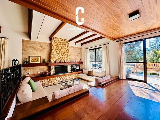 Casa com 2065m² 5 quartos e 5 banheiros, à venda, no bairro JARDIM VÉU DA NOIVA em Campos do Jordão