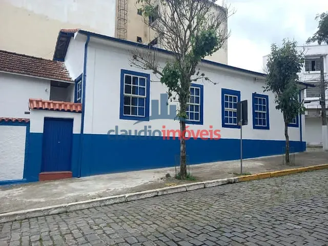 Casa à venda, no bairro Centro em Resende