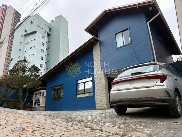 Casa com 446m² 3 quartos e 5 banheiros, à venda, no bairro Atiradores em Joinville