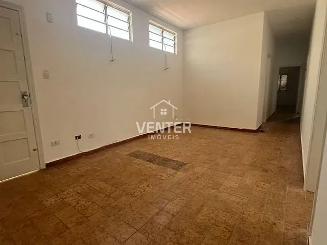 Casa com 180m² 3 quartos e 2 banheiros, para alugar, no bairro Jardim Russi em Taubaté