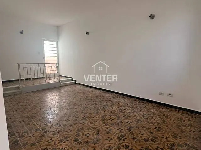 Casa com 180m² 3 quartos e 2 banheiros, para alugar, no bairro Jardim Russi em Taubaté