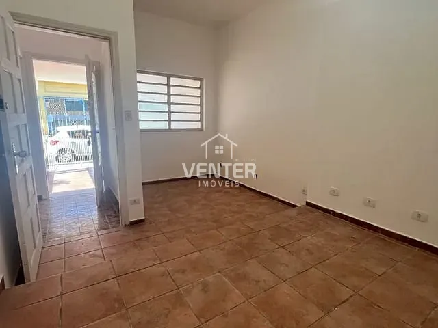 Casa com 180m² 3 quartos e 2 banheiros, para alugar, no bairro Jardim Russi em Taubaté