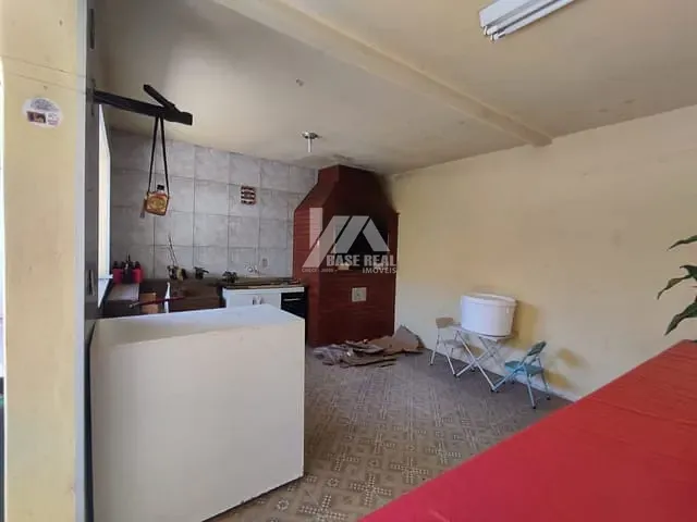 Casa com 561m² 4 quartos e 3 banheiros, à venda, no bairro Estrela em Ponta Grossa