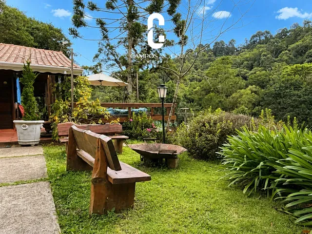 Casa com 1505m² 3 quartos e 3 banheiros, à venda, no bairro Nova Capivari em Campos do Jordão