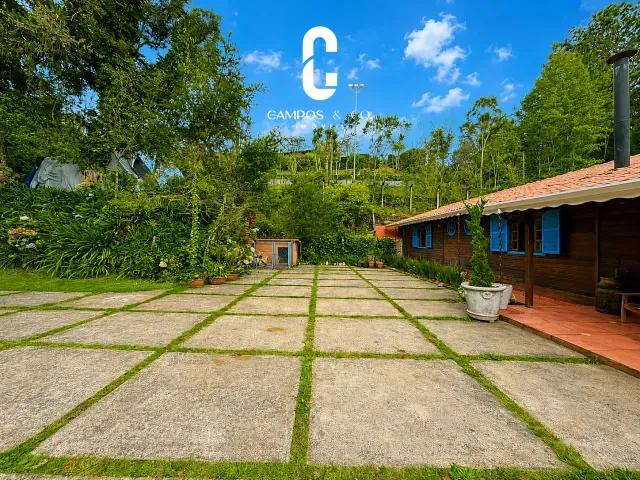 Casa com 1505m² 3 quartos e 3 banheiros, à venda, no bairro Nova Capivari em Campos do Jordão