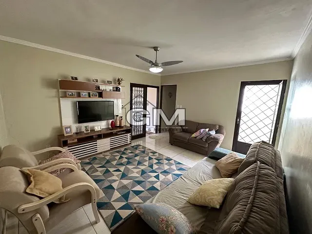 Casa com 200m² 4 quartos e 2 banheiros, à venda, no bairro Quintino Facci II em Ribeirão Preto
