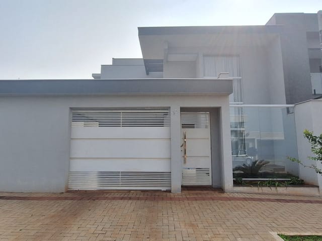 Casa com 300m² 4 quartos e 4 banheiros, à venda, no bairro Residencial das Torres em Cambé