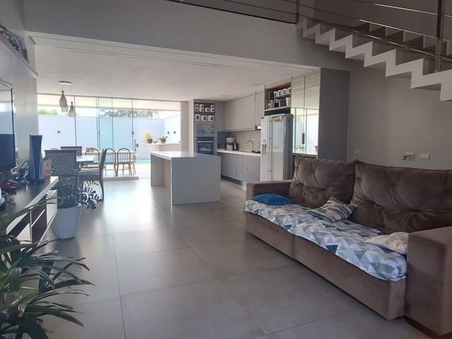 Casa com 300m² 4 quartos e 4 banheiros, à venda, no bairro Residencial das Torres em Cambé