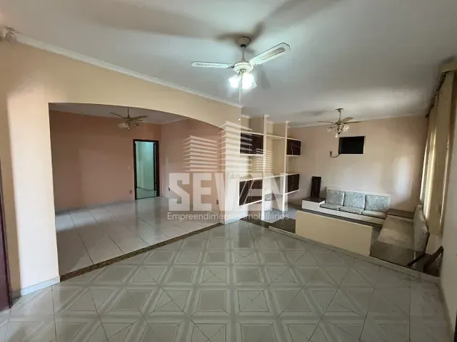 Casa 3 quartos e 3 banheiros, para alugar, no bairro Jardim Amália em Bauru