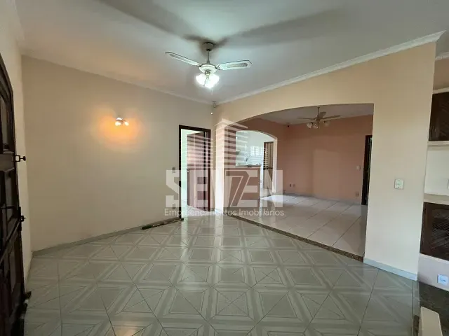 Casa 3 quartos e 3 banheiros, para alugar, no bairro Jardim Amália em Bauru