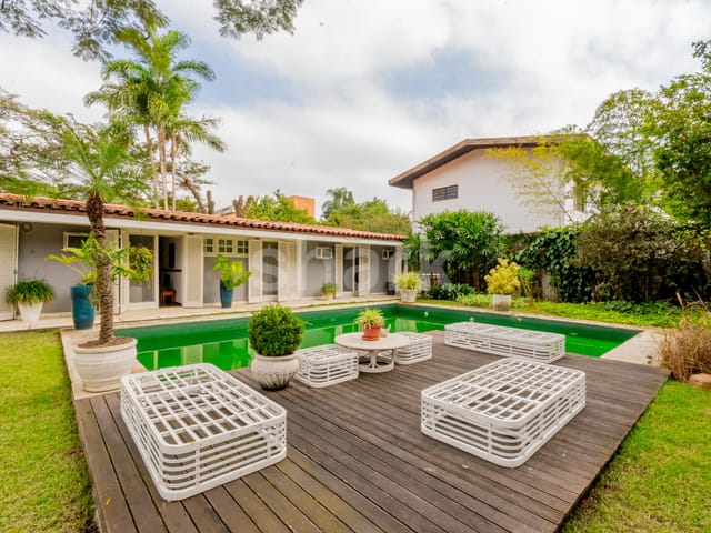 Casa com 1200m² 3 quartos e 3 banheiros, à venda, no bairro Alto de Pinheiros em São Paulo