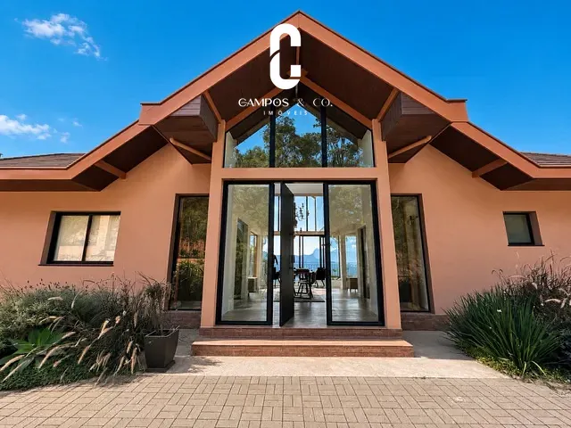 Casa com 2430m² 3 quartos e 5 banheiros, à venda, no bairro Alpes de Campos do Jordão em Campos do Jordão