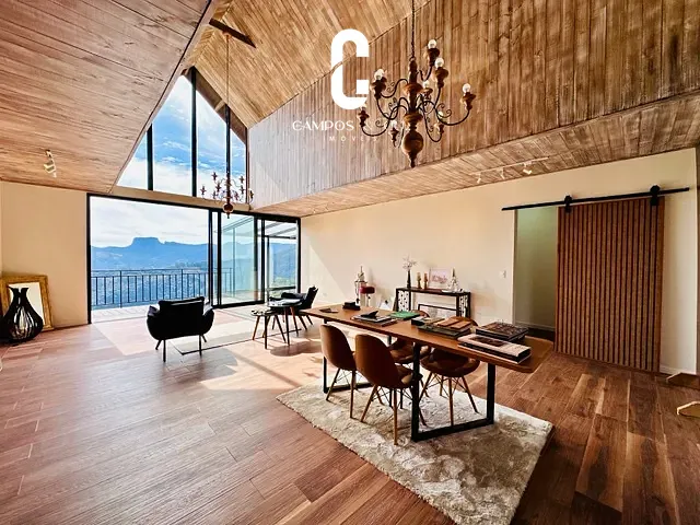 Casa com 2430m² 3 quartos e 5 banheiros, à venda, no bairro Alpes de Campos do Jordão em Campos do Jordão