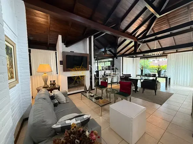 Casa com 450m² 4 quartos e 5 banheiros, para alugar, no bairro Jurerê Internacional em Florianópolis