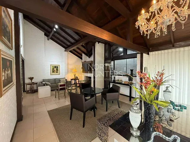 Casa com 450m² 4 quartos e 5 banheiros, para alugar, no bairro Jurerê Internacional em Florianópolis