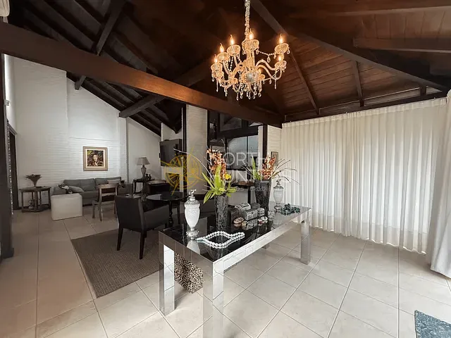Casa com 450m² 4 quartos e 5 banheiros, para alugar, no bairro Jurerê Internacional em Florianópolis