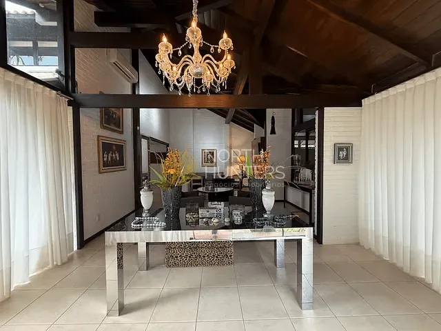 Casa com 450m² 4 quartos e 5 banheiros, para alugar, no bairro Jurerê Internacional em Florianópolis
