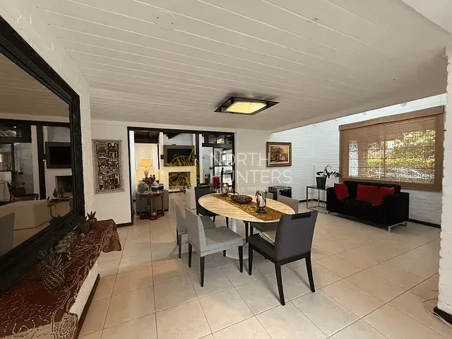Casa com 450m² 4 quartos e 5 banheiros, para alugar, no bairro Jurerê Internacional em Florianópolis