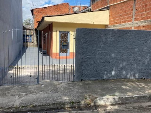 Casa com 90m² 1 quarto e 1 banheiro, para alugar, no bairro Jardim Cláudio em Cotia