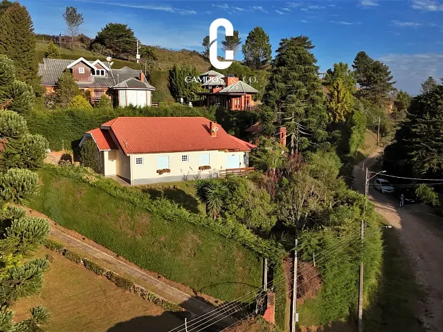 Casa com 1000m² 3 quartos e 4 banheiros, à venda, no bairro Vale da Mantiqueira em Campos do Jordão