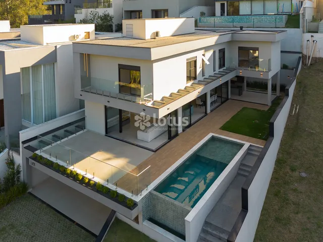 Casa 4 quartos e 5 banheiros, à venda, no bairro Colinas da Anhangüera em Santana de Parnaíba