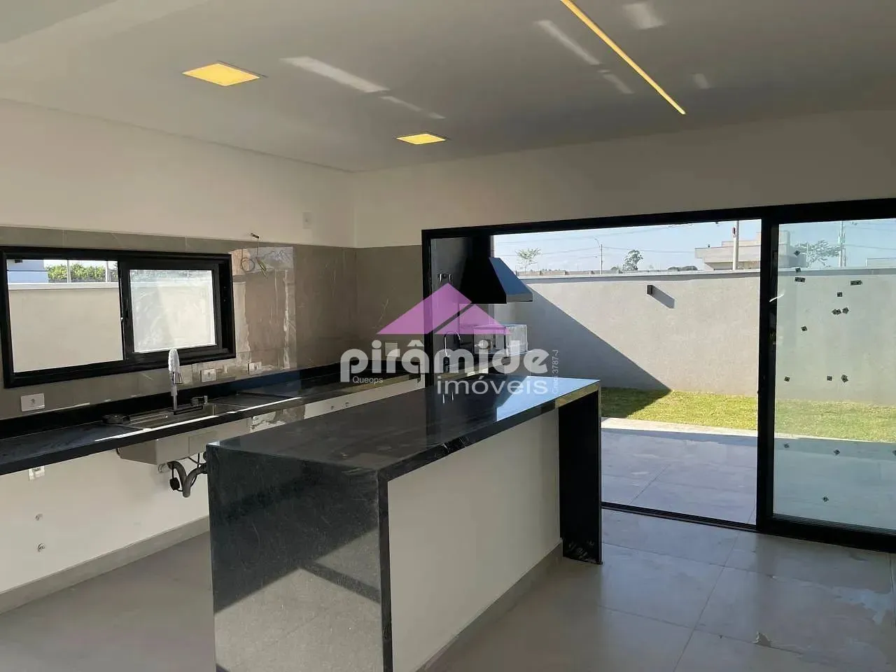 Casa, 3 quartos, 218 m² - Foto 4