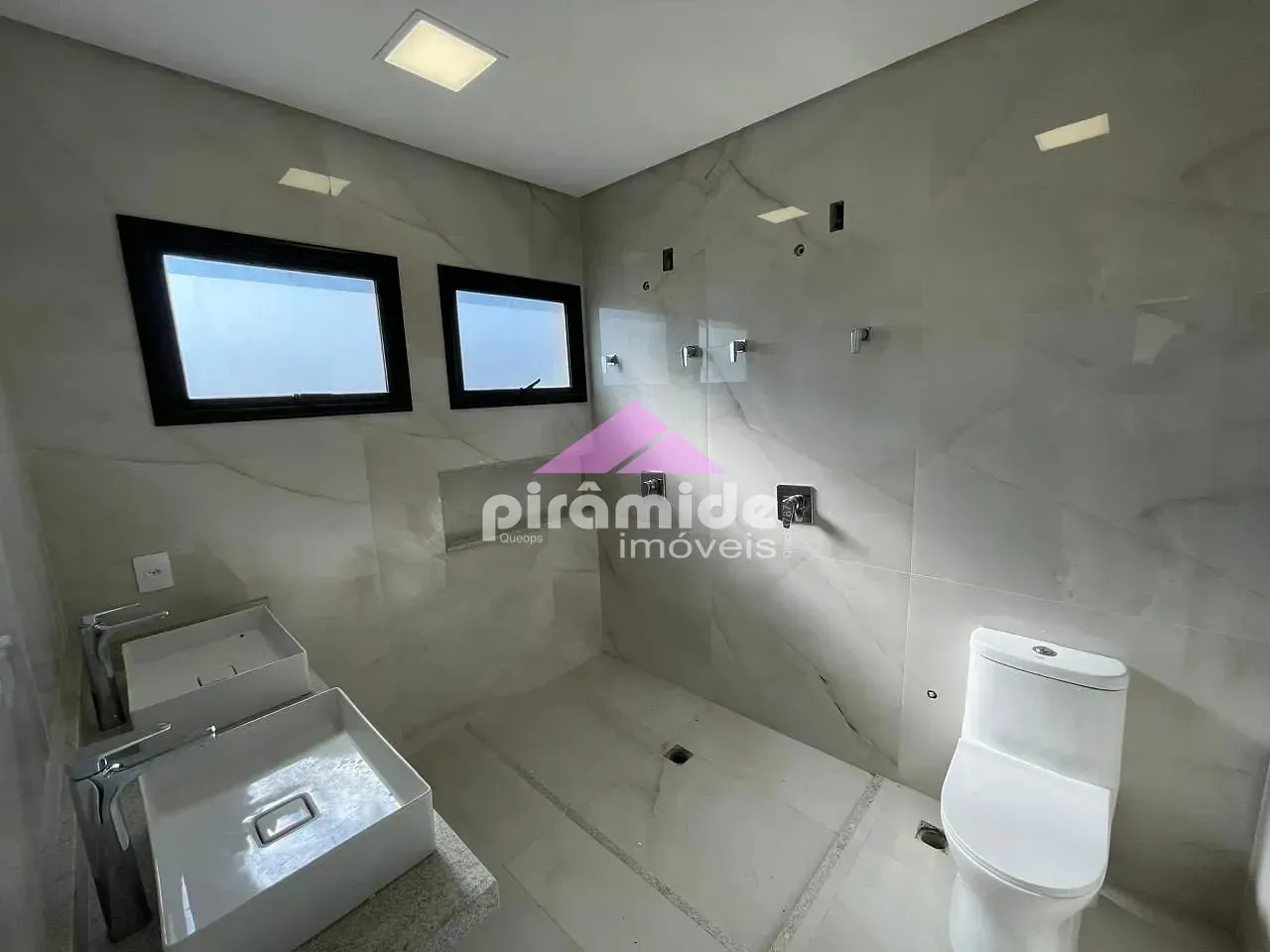 Casa, 3 quartos, 218 m² - Foto 3