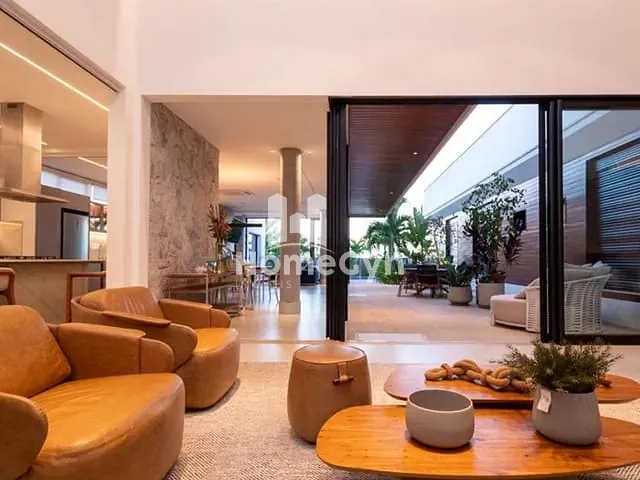 Casa com 830m² 5 quartos e 6 banheiros, à venda, no bairro Jardins Munique em Goiânia