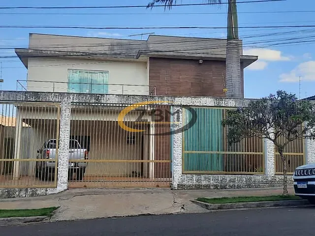 Casa com 525m² 3 quartos e 5 banheiros, à venda, no bairro Colonial em Londrina