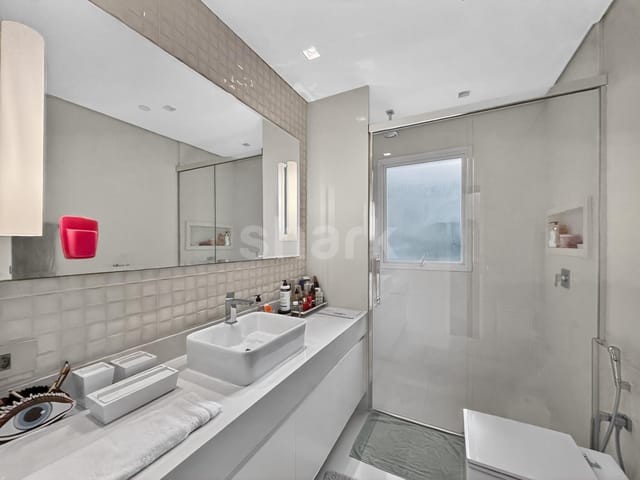 Casa com 1780m² 5 quartos e 8 banheiros, à venda ou para alugar, no bairro Alphaville Residencial Um em Barueri