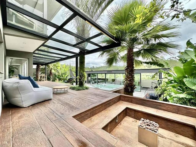 Casa com 681m² 4 quartos e 7 banheiros, à venda, no bairro Jardim Indaiá em Embu das Artes