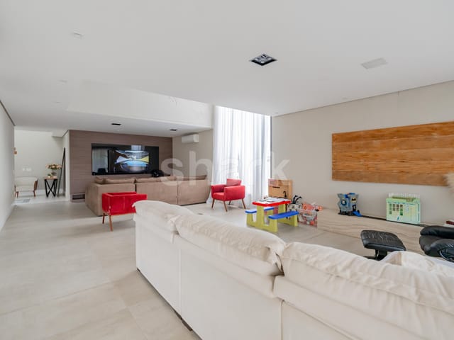 Casa com 640m² 4 quartos e 6 banheiros, à venda ou para alugar, no bairro Tamboré em Santana de Parnaíba