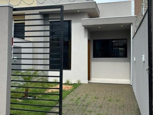 Casa 3 quartos e 2 banheiros, à venda, no bairro Coliseu em Londrina