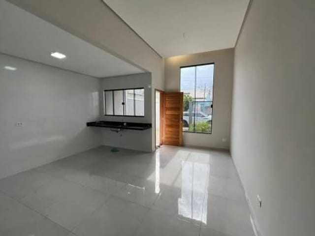 Casa 3 quartos e 2 banheiros, à venda, no bairro Coliseu em Londrina